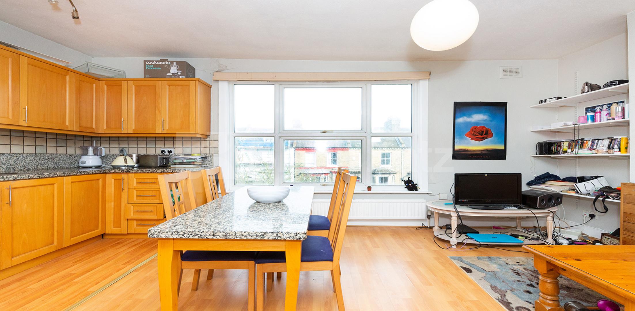 			TOP FLOOR OF A PERIOD CONVERSION, 1 Bedroom, 1 bath, 1 reception Flat			 Regina Road, STROUD GREEN